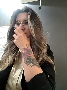 Isabella Varella online show from 10, 3, 2025