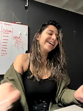 Isabella Varella online show from 17, 11, 2025