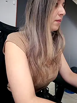 Isabella Varella online show from 17, 10, 2025