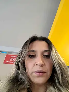 Isabella Varella online show from 10, 3, 2025