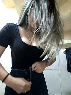 Isabella Varella online show from 12, 3, 2025