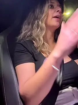 Isabella Varella online show from 8, 11, 2025