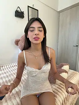 Snapshot of ZaraLuuv chatting on 3, 3, 2026 ZaraLuuv online show from 3, 3, 2026