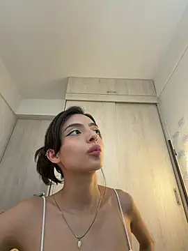 ZaraLuuv online show from 10, 3, 2026