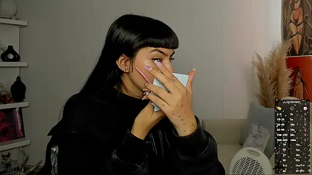 Saraa Desiree online show from 18, 9, 2025