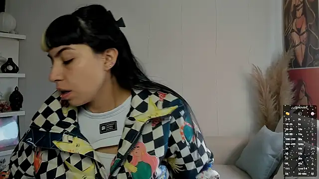 Saraa Desiree online show from 11, 9, 2025