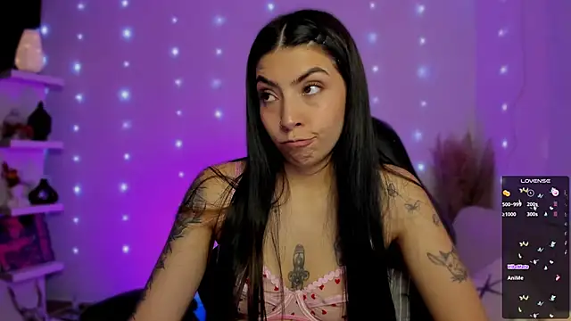 Saraa Desiree online show from 4, 12, 2025