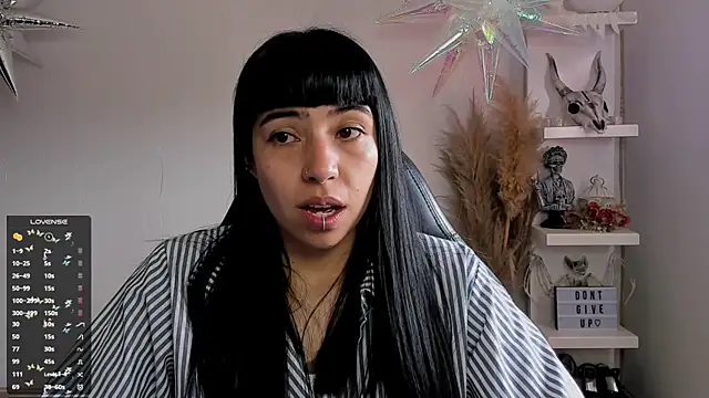 Saraa Desiree online show from 8, 3, 2025