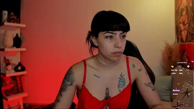 Saraa Desiree online show from 5, 11, 2025