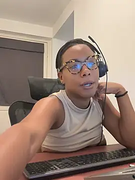 Snapshot of Melia_Rayne chatting on 14, 7, 2026 Melia Rayne online show from 14, 7, 2026