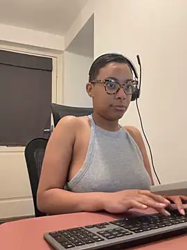 Melia Rayne online show from 15, 4, 2026