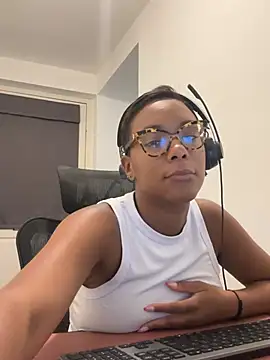 Snapshot of Melia_Rayne chatting on 17, 7, 2026 Melia Rayne online show from 17, 7, 2026