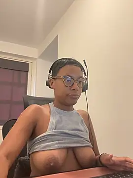 Snapshot of Melia_Rayne chatting on 29, 6, 2026 Melia Rayne online show from 29, 6, 2026