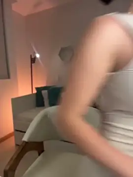 ValentinaMilann online show from 15, 4, 2026