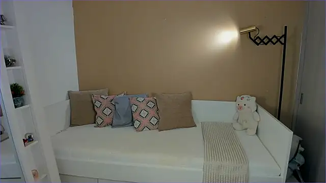 ValentinaMilann online show from 15, 10, 2025