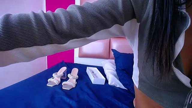 tiny sarah1 online show from 21, 11, 2025