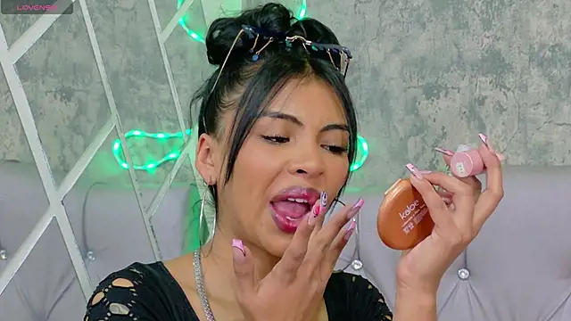 Devil AliceXo online show from 6, 11, 2025