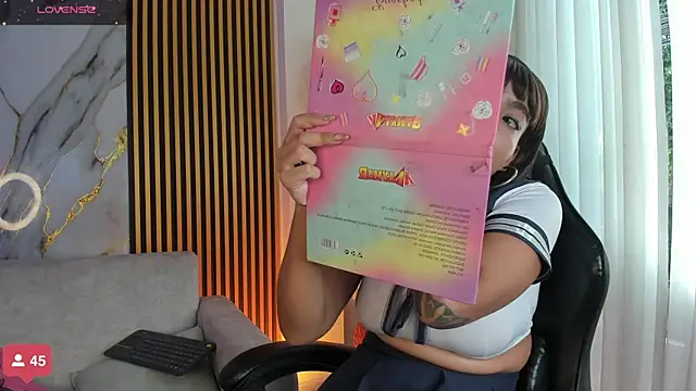 SarahLynn7 online show from 28, 10, 2025