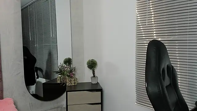 elaia muller  online show from 28, 11, 2025