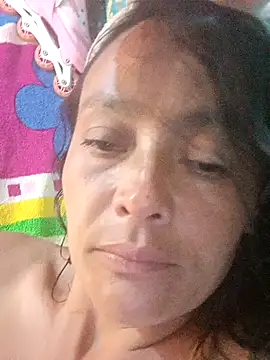 Snapshot of sarayulith chatting on 6, 4, 2026 sarayulith online show from 6, 4, 2026