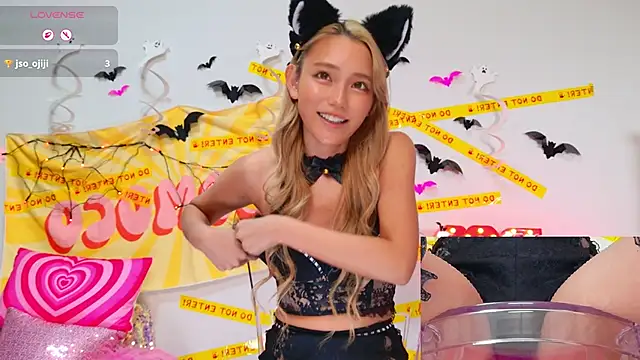 Snapshot of -LOCOMOCO- chatting on 31, 10, 2025 -LOCOMOCO- online show from 31, 10, 2025