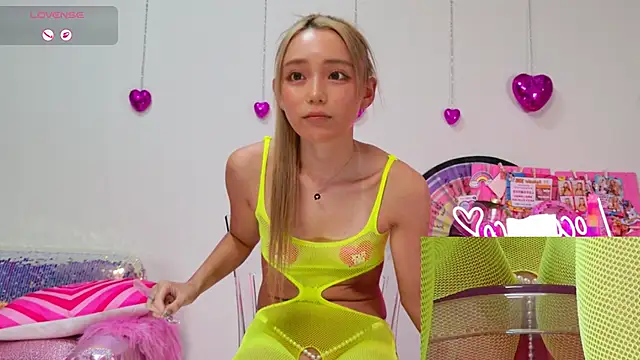 Snapshot of -LOCOMOCO- chatting on 21, 11, 2025 -LOCOMOCO- online show from 21, 11, 2025