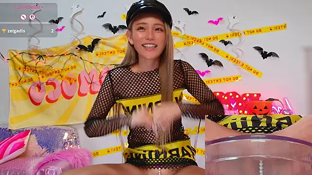 Snapshot of -LOCOMOCO- chatting on 6, 11, 2025 -LOCOMOCO- online show from 6, 11, 2025