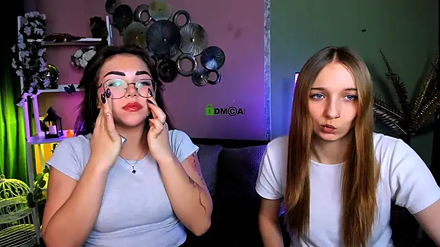 Snapshot of kiki_swan chatting on 17, 12, 2025 kiki swan online show from 17, 12, 2025