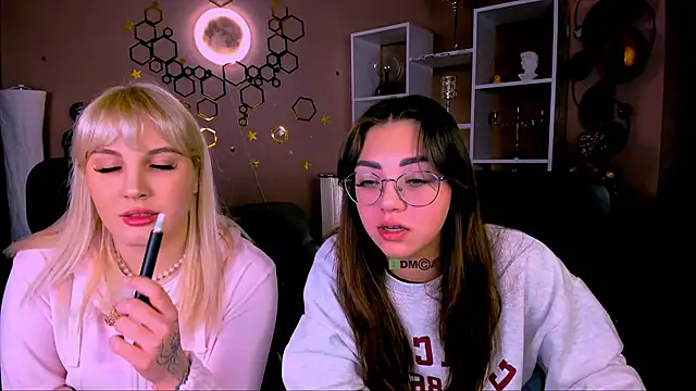 Snapshot of kiki_swan chatting on 6, 2, 2026 kiki swan online show from 6, 2, 2026