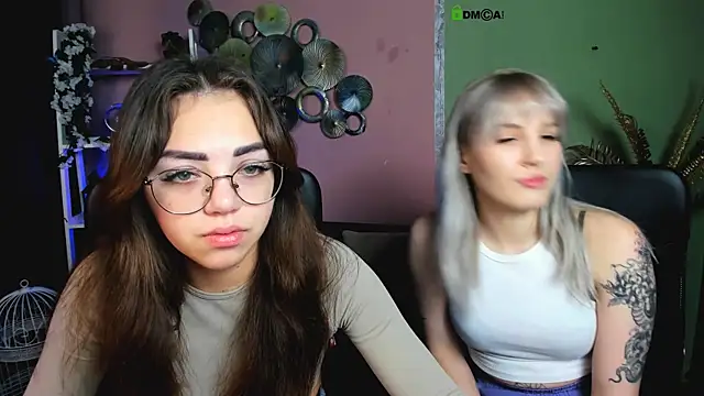 Snapshot of kiki_swan chatting on 4, 12, 2025 kiki swan online show from 4, 12, 2025