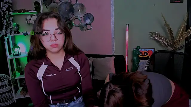 Snapshot of kiki_swan chatting on 18, 12, 2025 kiki swan online show from 18, 12, 2025