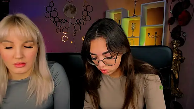 Snapshot of kiki_swan chatting on 19, 12, 2025 kiki swan online show from 19, 12, 2025