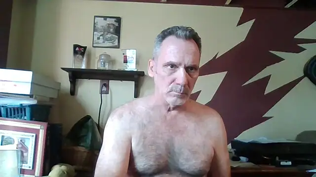 Snapshot of HunkofRock chatting on 5, 11, 2025 HunkofRock online show from 5, 11, 2025