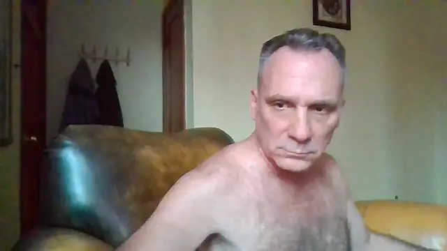 Snapshot of HunkofRock chatting on 27, 10, 2025 HunkofRock online show from 27, 10, 2025