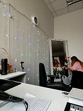 Juicy PeachLux online show from 15, 4, 2026