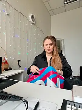 Juicy PeachLux online show from 10, 4, 2026