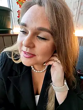 Juicy PeachLux online show from 6, 5, 2026