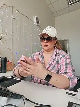 Juicy PeachLux online show from 13, 5, 2026