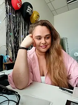 Juicy PeachLux online show from 4, 6, 2026