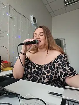 Juicy PeachLux online show from 14, 5, 2026
