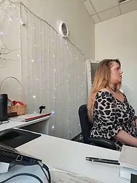 Juicy PeachLux online show from 24, 5, 2026