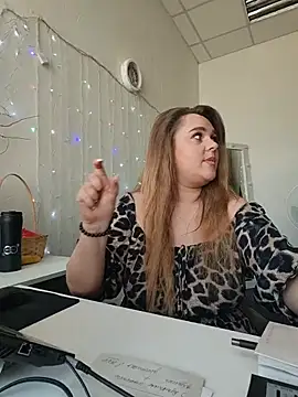 Juicy PeachLux online show from 16, 5, 2026