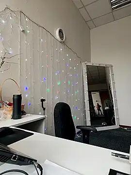 Juicy PeachLux online show from 10, 5, 2026