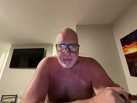 Snapshot of superbearboss chatting on 9, 7, 2026 superbearboss online show from 9, 7, 2026