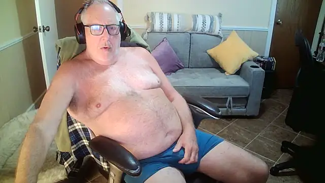 Snapshot of superbearboss chatting on 15, 6, 2026 superbearboss online show from 15, 6, 2026