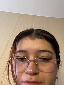 Snapshot of Karina_Leon chatting on 7, 7, 2026 Karina Leon online show from 7, 7, 2026