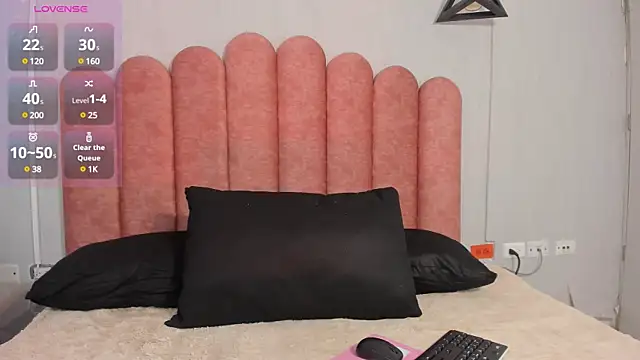 Zoewhitte online show from 22, 3, 2025