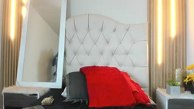 Alexa Bravva online show from 7, 10, 2025