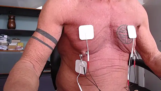 Snapshot of munichrubber chatting on 4, 12, 2025 munichrubber online show from 4, 12, 2025