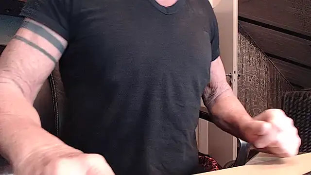 Snapshot of munichrubber chatting on 21, 12, 2025 munichrubber online show from 21, 12, 2025